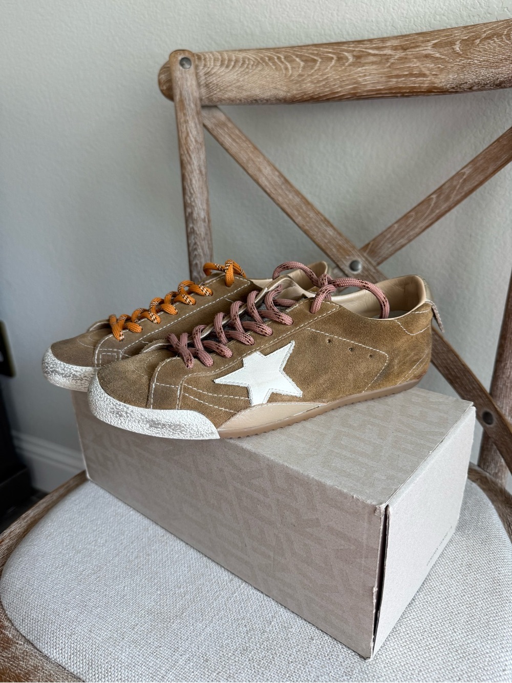 Golden goose True-Star in tobacco-colored suede with white star platinum heel